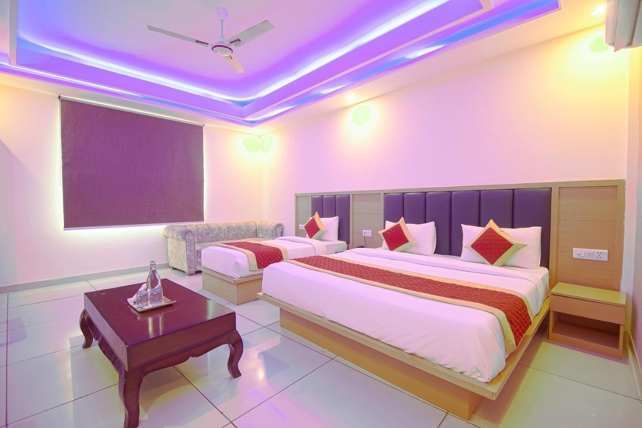 Hotel Del Inn By F9 Hotels - Near Igi Airport Ню Делхи Екстериор снимка