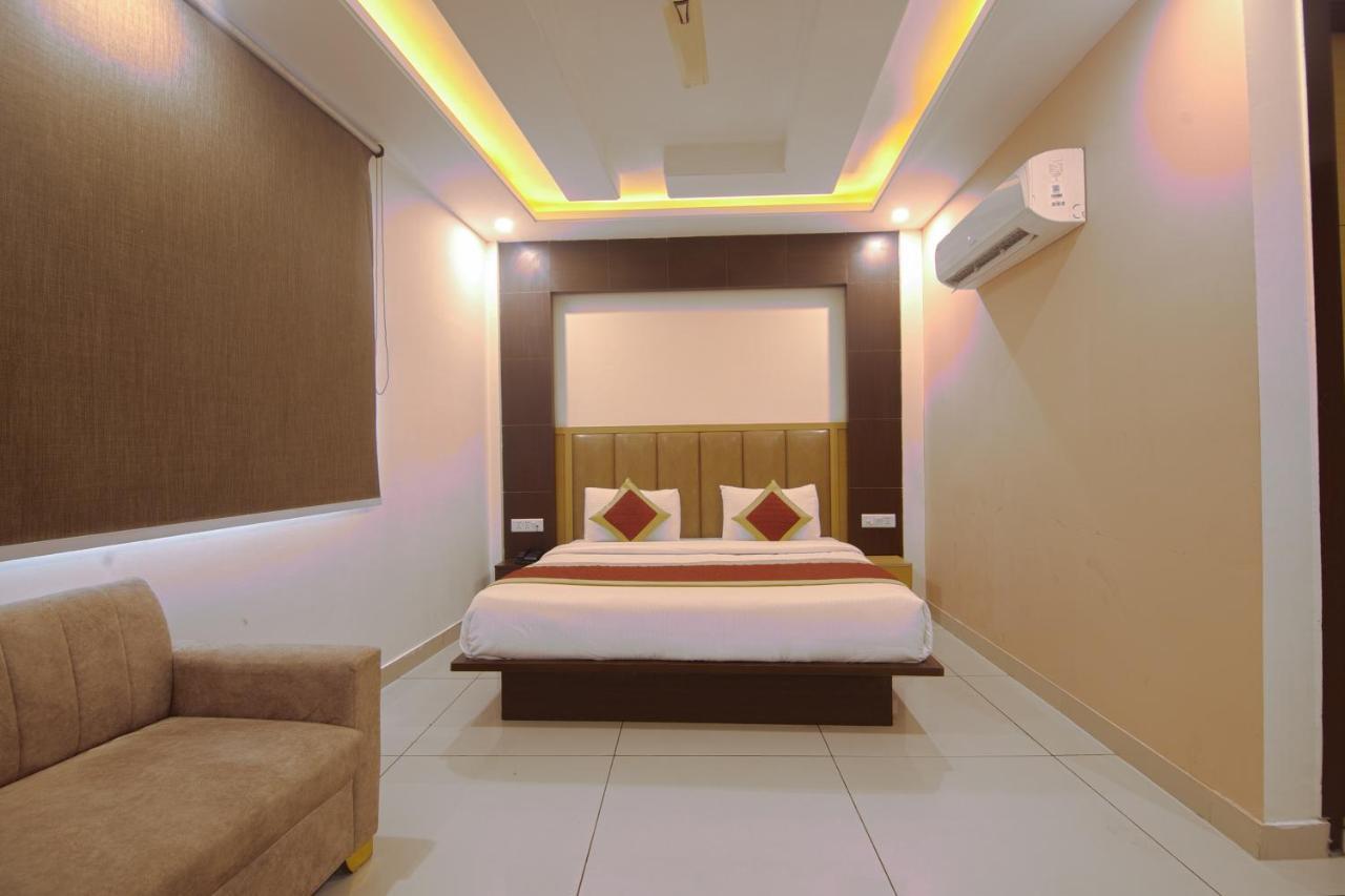 Hotel Del Inn By F9 Hotels - Near Igi Airport Ню Делхи Екстериор снимка